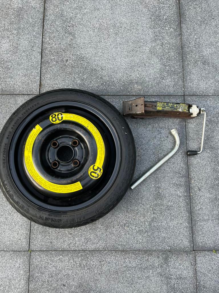 VW thuiskomer met krik en sleutel, Ophalen