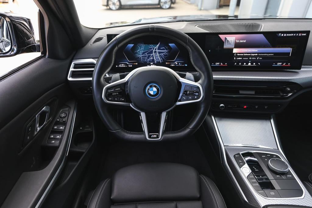 BMW 3 Serie 330e M Sport Automaat / Schuif-kanteldak / Trekh, Achterwielaandrijving, Gebruikt, 4 cilinders, Zwart