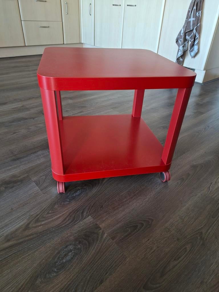 Ikea tafeltje rood , ook nog 1 donker grijs., Ophalen, 25 tot 50 cm, 50 tot 100 cm, Minder dan 100 cm