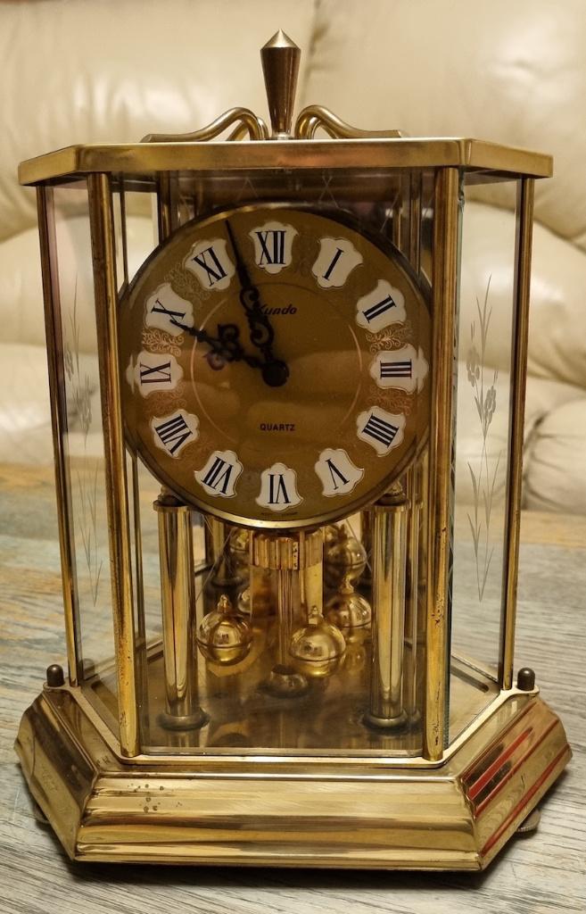 Kundo Quartz Duitse draaislinger klok., Antiek en Kunst, Antiek | Klokken, Ophalen of Verzenden