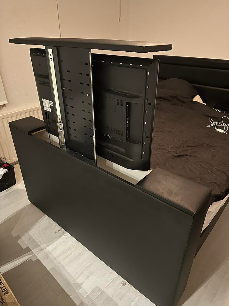 Elektrische Tv Lift 160 cm breed, zwart, Ophalen, Overige materialen, 150 tot 200 cm, Zo goed als nieuw