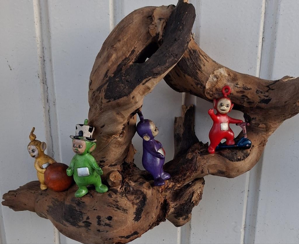 Telletubbies op boomstronk., Ophalen, Gebruikt