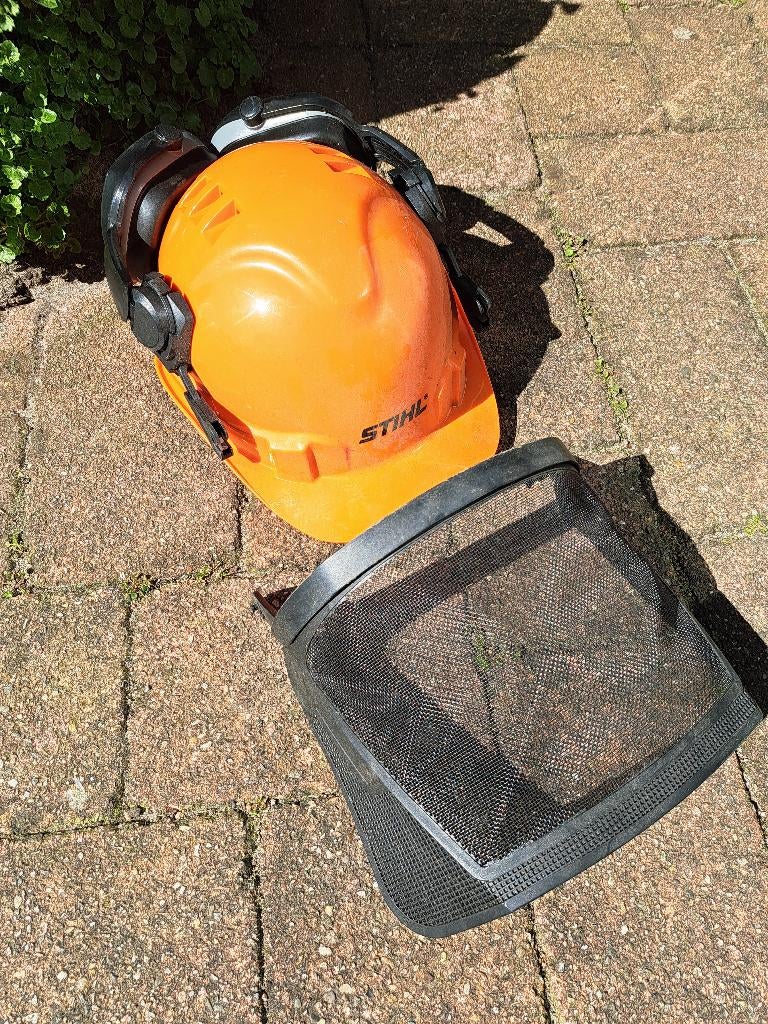 Stihl veiligheidshelm, Doe-het-zelf en Verbouw, Veiligheidshelmen, Ophalen, Met vizier, Zo goed als nieuw