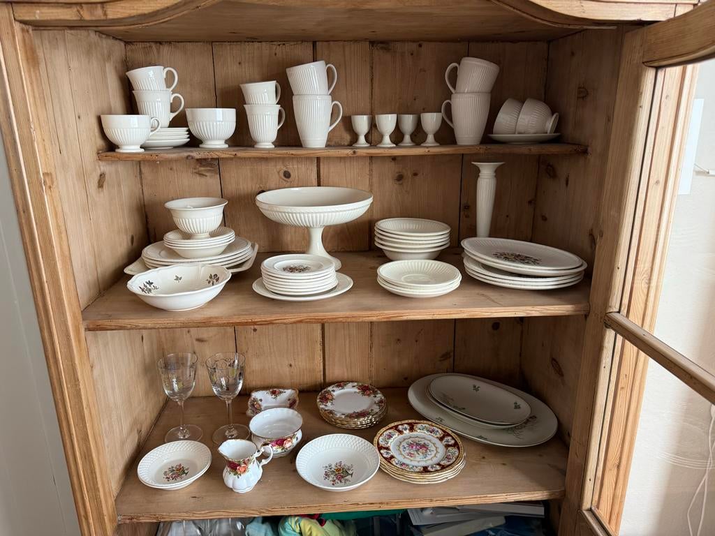 Exclusief servies: Wedgwood & Royal Albert (Queens Sprays), Ophalen, Gebruikt, Wedgwood, Porselein