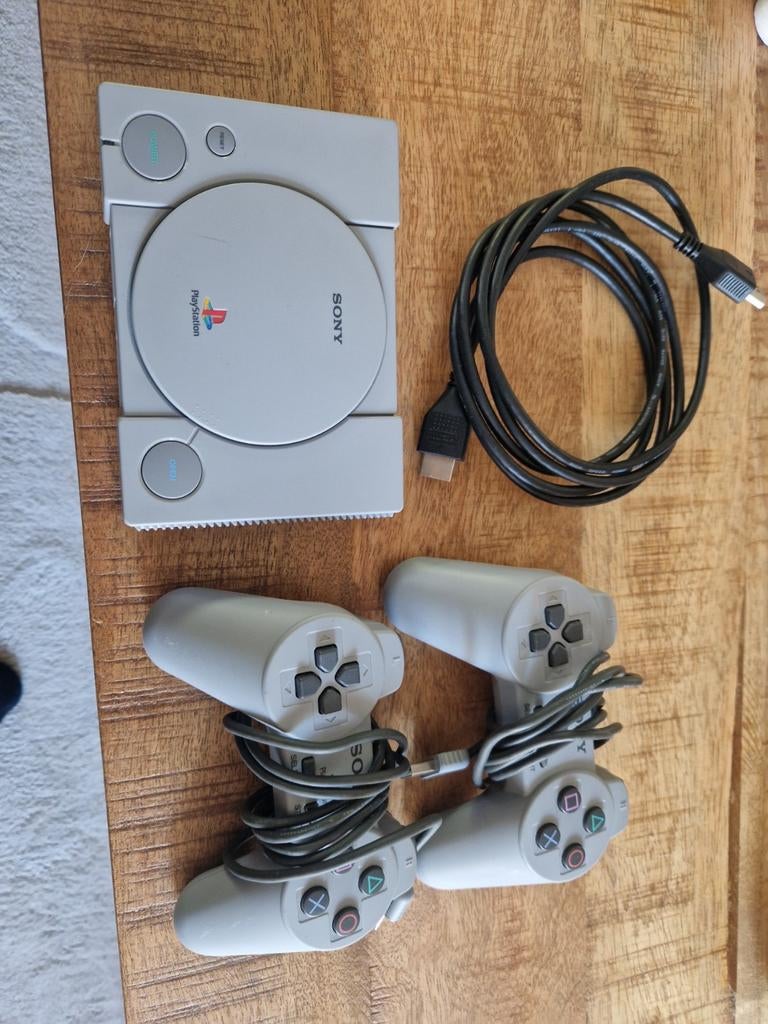 Playstation mini, Spelcomputers en Games, Spelcomputers | Sony PlayStation 1, Ophalen of Verzenden, Zo goed als nieuw, Met 2 controllers