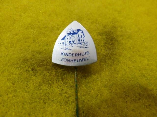 Speldje Kinderhuis Zonheuvel, Verzamelen, Ophalen of Verzenden, Zo goed als nieuw, Overige onderwerpen