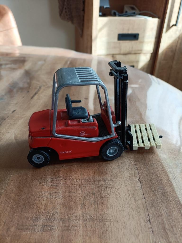 Rode vorkheftruck model, Ophalen