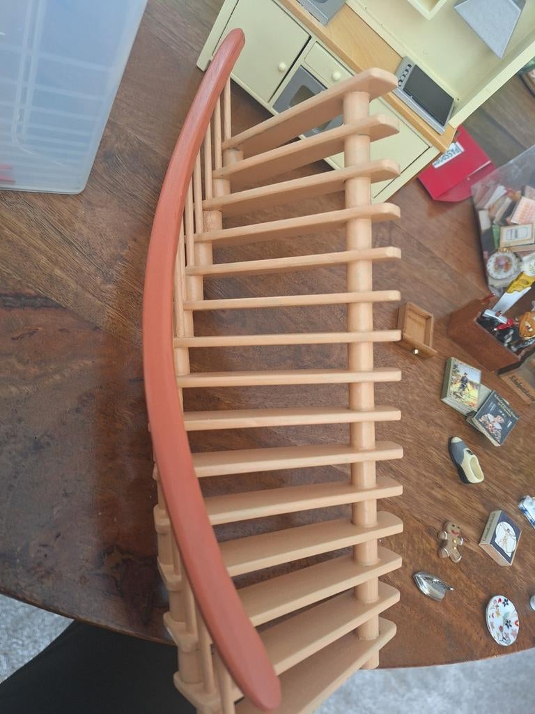 Miniatuur spiraaltrap voor poppenhuis of diorama, Overige merken, Gebruikt, Ophalen of Verzenden, Groter dan 1:32