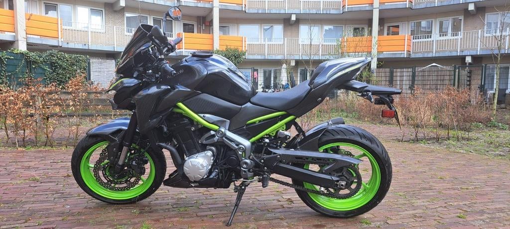 Kawasaki Z900 uit 2017 - Goed onderhouden met Akra uitlaat, Motoren, Motoren | Kawasaki, Particulier, Naked bike, Ophalen