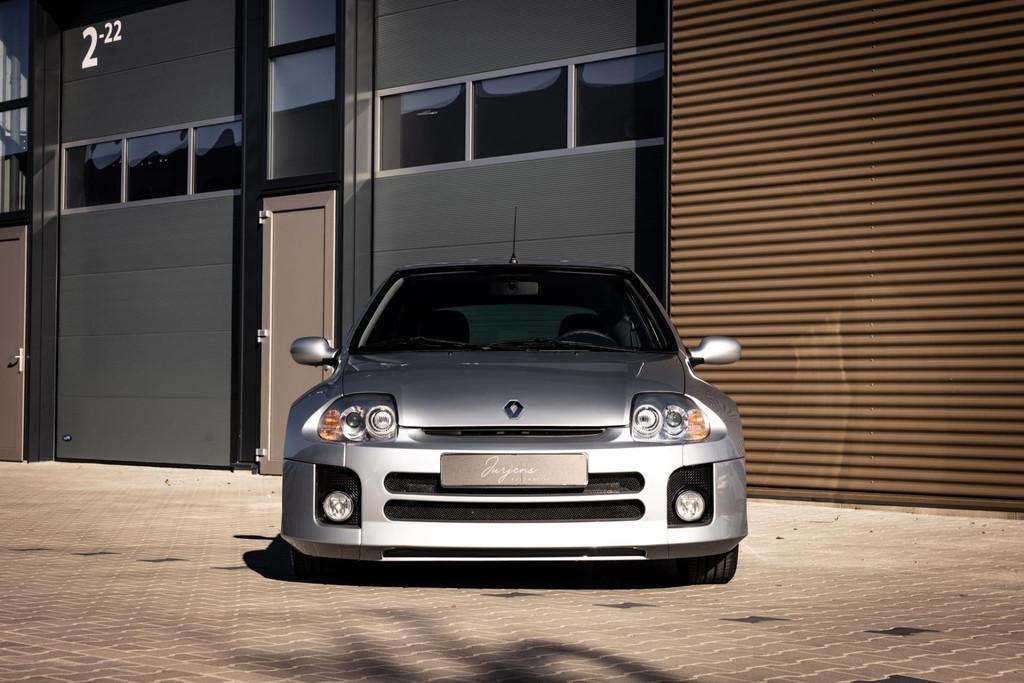 Renault Clio V6 3.0-24V RS Phase I (230pk) 21.444 km - COLLE, Auto's, Renault, 230 pk, Achterwielaandrijving, Gebruikt, 2946 cc