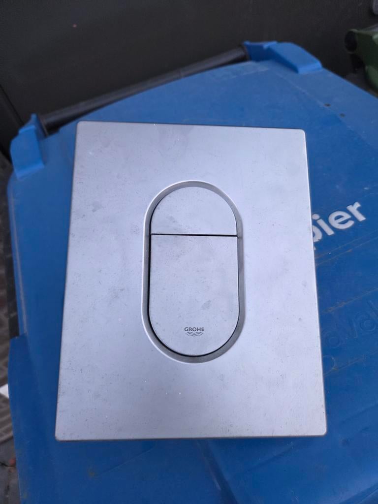 Grohe drukknop met houder voor toilet, Doe-het-zelf en Verbouw, Sanitair, Ophalen of Verzenden, Gebruikt, Chroom, Toilet