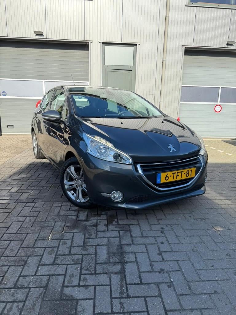 Peugeot 208 1.2 VTI 60KW/82PK 5-D 2014 Grijs, Auto's, Peugeot, Voorwielaandrijving, Stof, 31 €/maand, 1199 cc