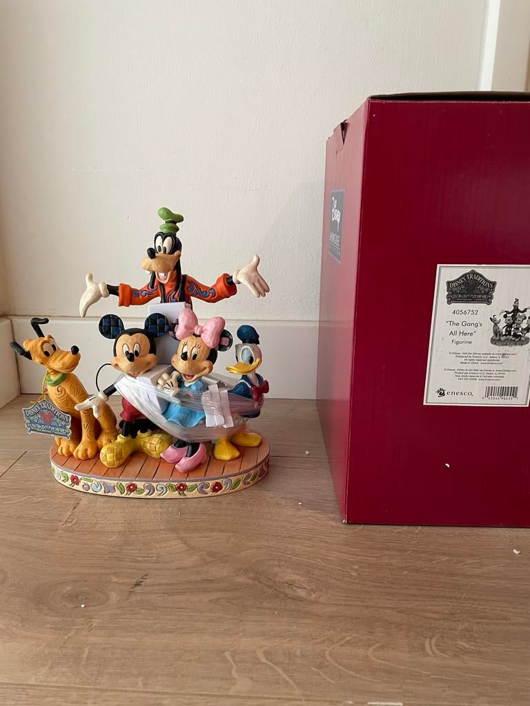 Disney Traditions Jim Shore - The Gang's All Here Figurine, Ophalen of Verzenden, Mickey Mouse, Zo goed als nieuw, Beeldje of Figuurtje