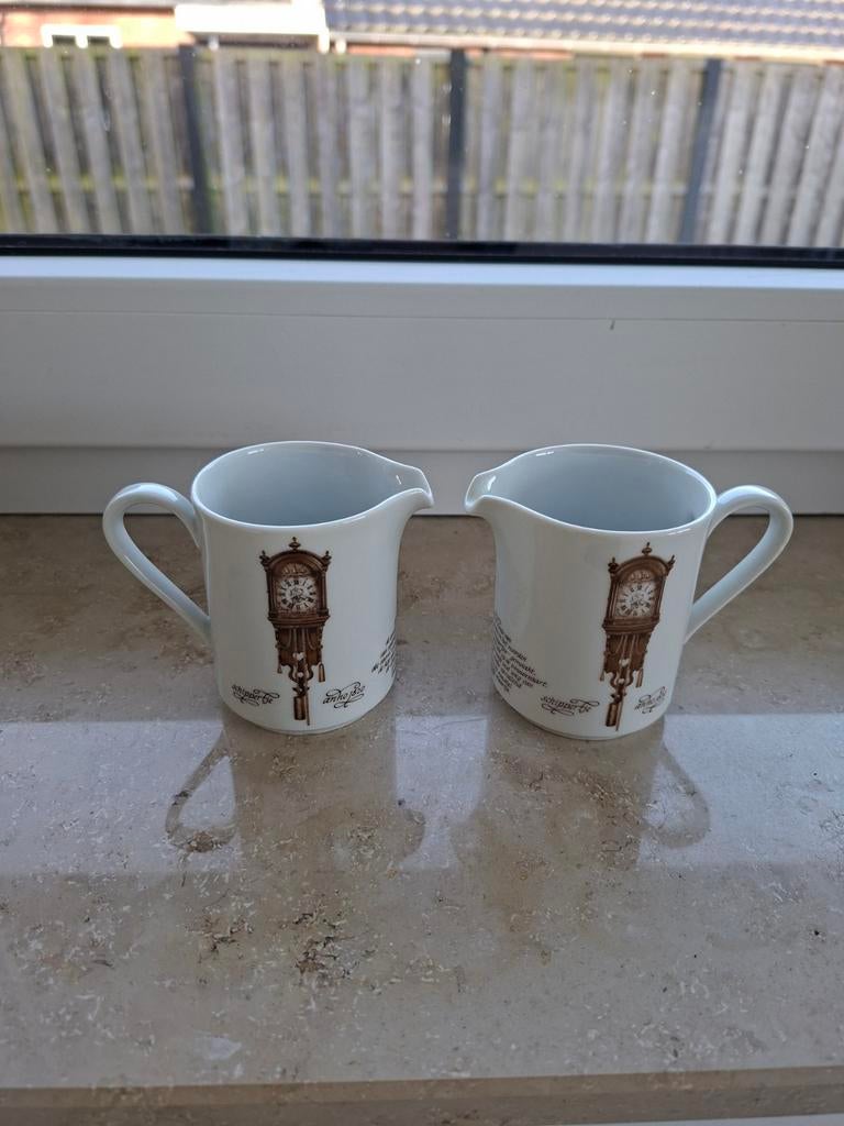 2 roomkannetjes klokkenservies nutroma in goede staat, Ophalen, Overige stijlen