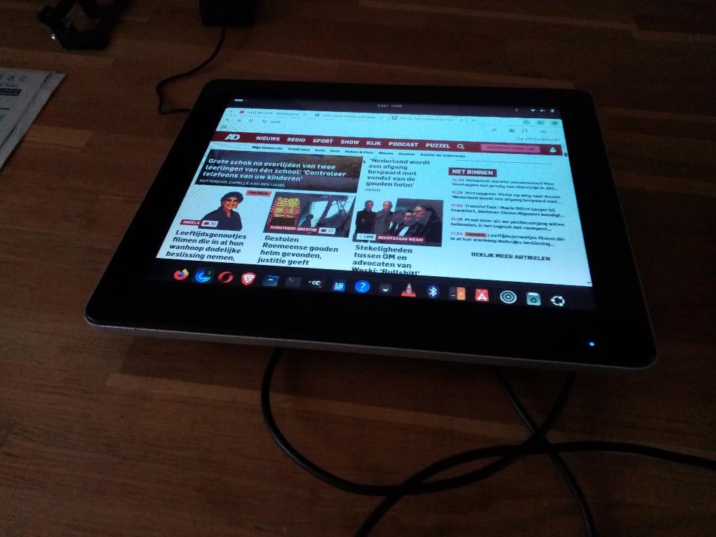 FEC AerMonitor AM1015AP  15 inch, Ophalen, IPS, Touchscreen, Zo goed als nieuw