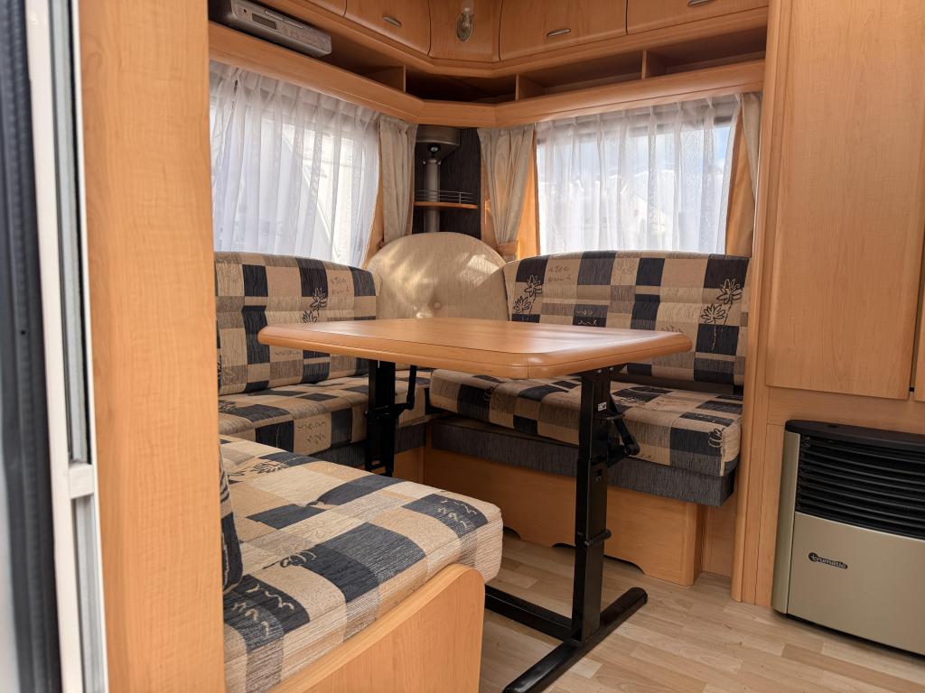 Hobby De Luxe 495 UL, Truma mover, Cassette luifel, Caravans en Kamperen, Rondzit, Hobby, Bedrijf, 4 tot 5 meter