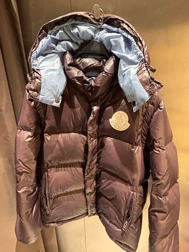 Moncler jas, kan naar bodywarmer, capuchon kan eraf, Ophalen, Zo goed als nieuw, Maat 42/44 (L), Bruin