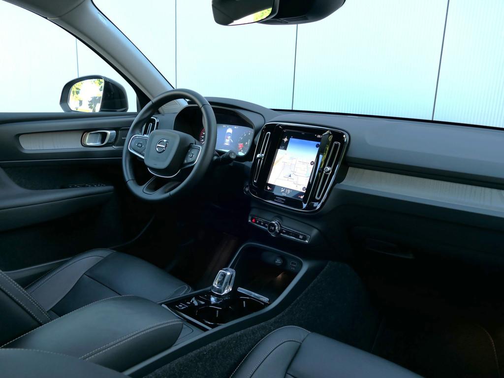 Volvo XC40 T3 AUT Inscription 12MND garantie / Harman Kardon, 12 maanden, Gebruikt, Zwart, Bedrijf