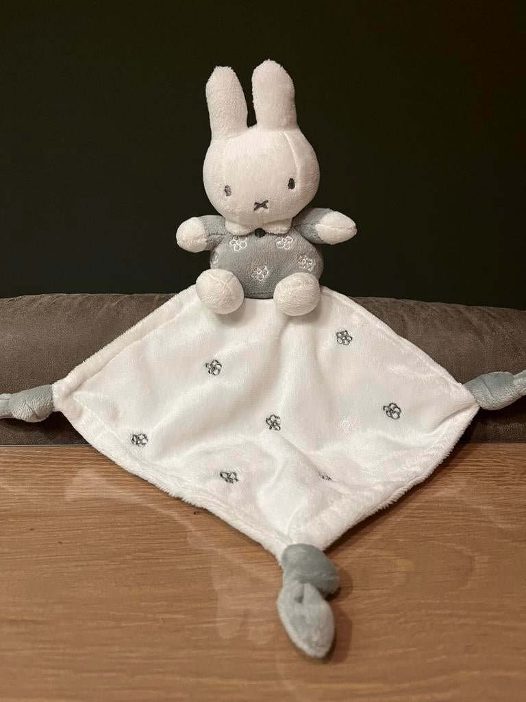 Leuk Nijntje knuffeldoekje tutteldoekje, Kinderen en Baby's, Speelgoed | Knuffels en Pluche, Ophalen of Verzenden, Zo goed als nieuw