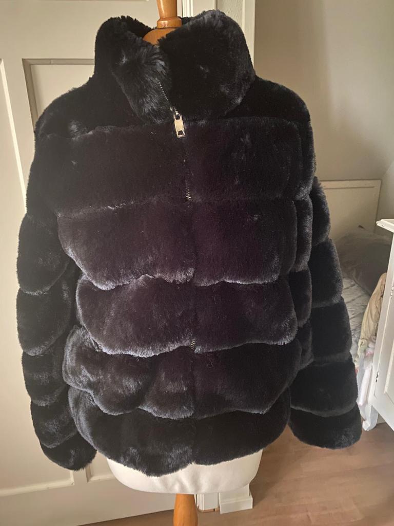 Zwart “bont” jasje, Ophalen of Verzenden, Zo goed als nieuw, Maat 38/40 (M), Zwart
