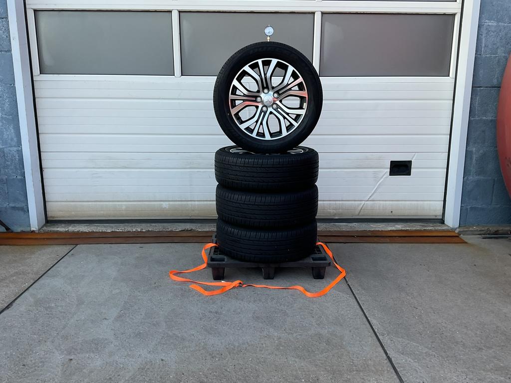 Mitsubishi - ASX Outlander.  Zomerset.  225 - 55 - 18., Auto-onderdelen, Ophalen, 18 inch, Gebruikt, Banden en Velgen