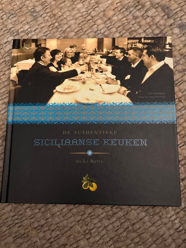 De Authentieke Siciliaanse Keuken bij La Botte kookboek, Ophalen of Verzenden, Zo goed als nieuw, Italië, Overige typen
