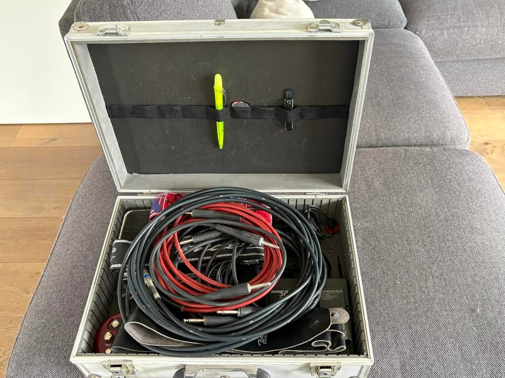 Koffer met electrische gitaar effecten/ accessoires, Muziek en Instrumenten, Effecten, Ophalen, Gebruikt, Delay of Echo