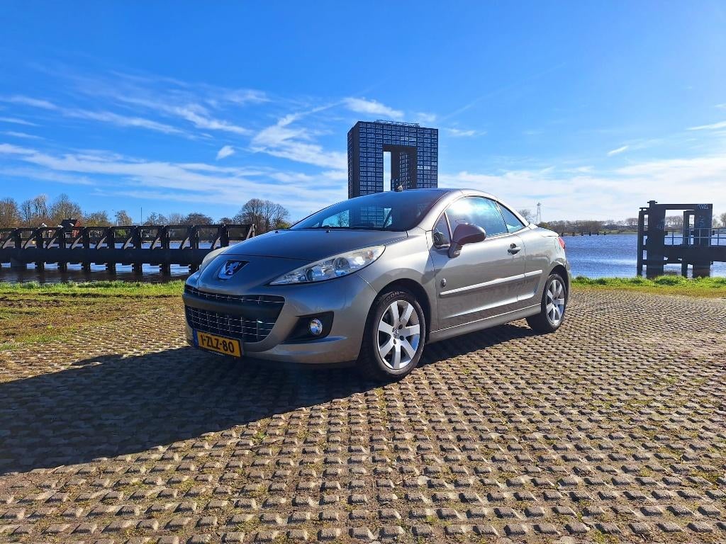 Peugeot 207 1.6 16V CC 110KW 2009 Grijs, Auto's, Peugeot, 4 cilinders, 4 stoelen, Handgeschakeld, Euro 4