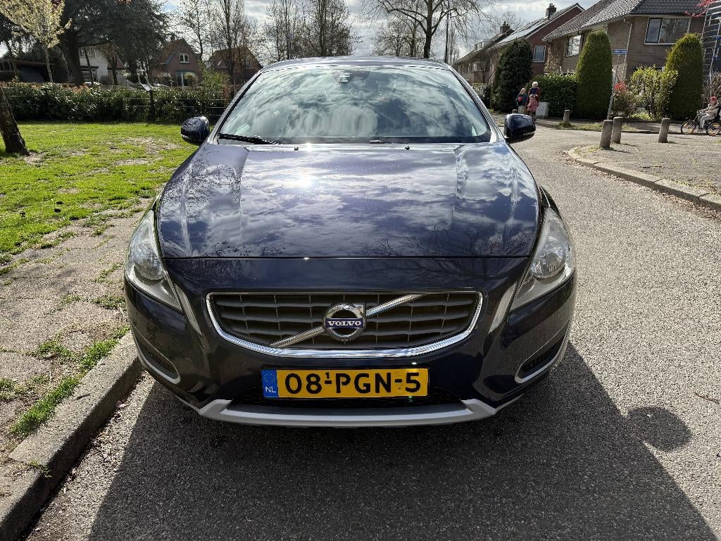 Volvo V60 T4 180pk Start/stop 2011 Blauw, Auto's, Voorwielaandrijving, 4 cilinders, Origineel Nederlands, Grijs