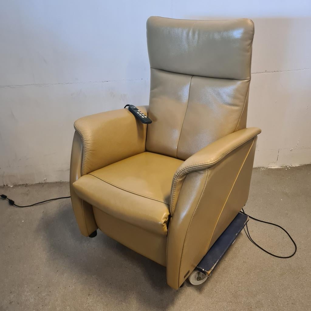 Sta op stoel / opsta stoel beige leer, Ophalen, Minder dan 75 cm, Leer, 50 tot 75 cm