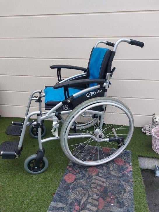 G lite pro  nieuwstaat lichtgewicht  rolstoel, Diversen, Rolstoelen, Ophalen of Verzenden, Inklapbaar, Zo goed als nieuw, Duwrolstoel