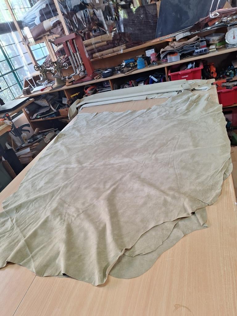 Zeer grootte pigskin huiden, Hele huid op tafel 17,50 euro, Overige kleuren, Leer of Kunstleer, Nieuw, Ophalen of Verzenden