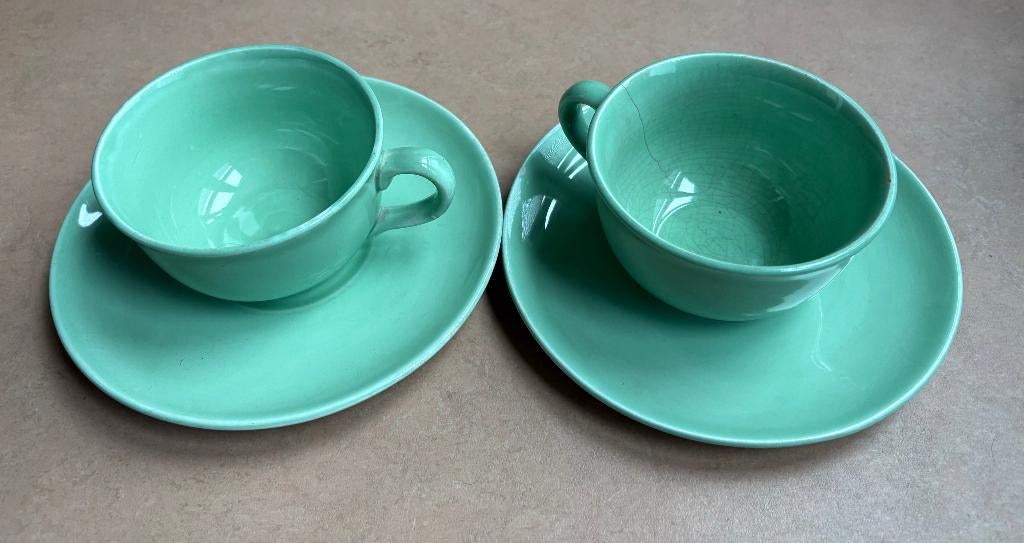 2 oude theekopjes, pastelgroen, Ophalen of Verzenden