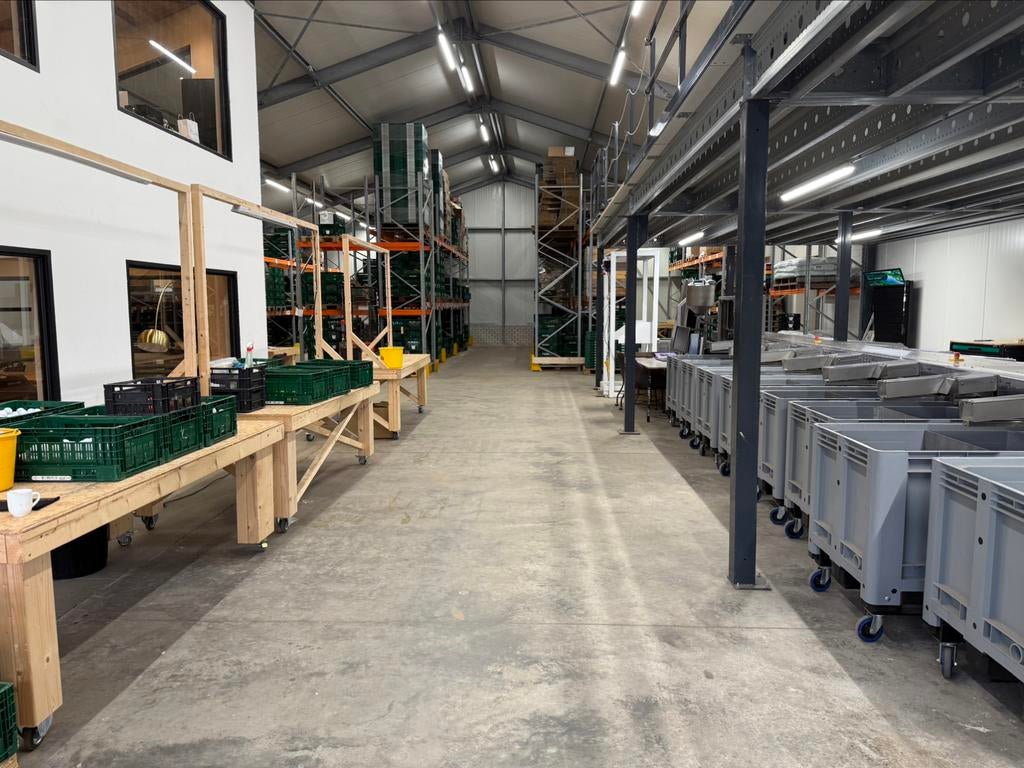 Binnenkort beschikbaar ruime loods met kantoor., Zakelijke goederen, Bedrijfs Onroerend goed, 600 m², Huur, Bedrijfsruimte