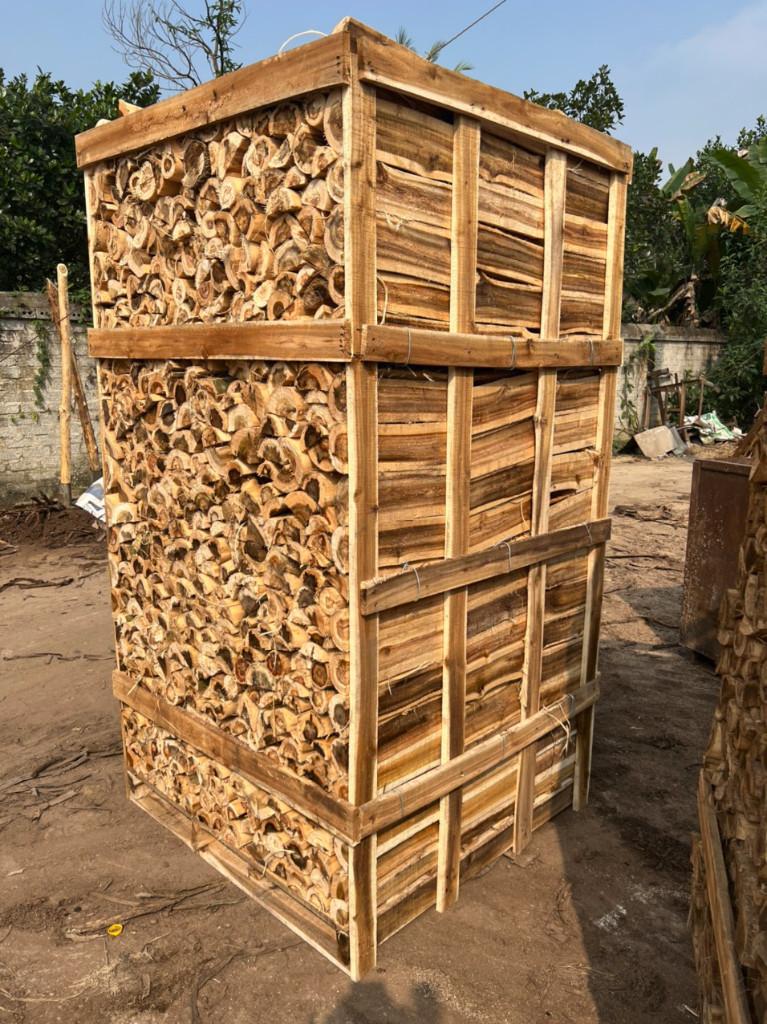 ACACIA HAARDHOUT IN 1,8 KUUBS KRAT € 380,-, Tuin en Terras, Haardhout, 6 m³ of meer, Ophalen, Overige houtsoorten