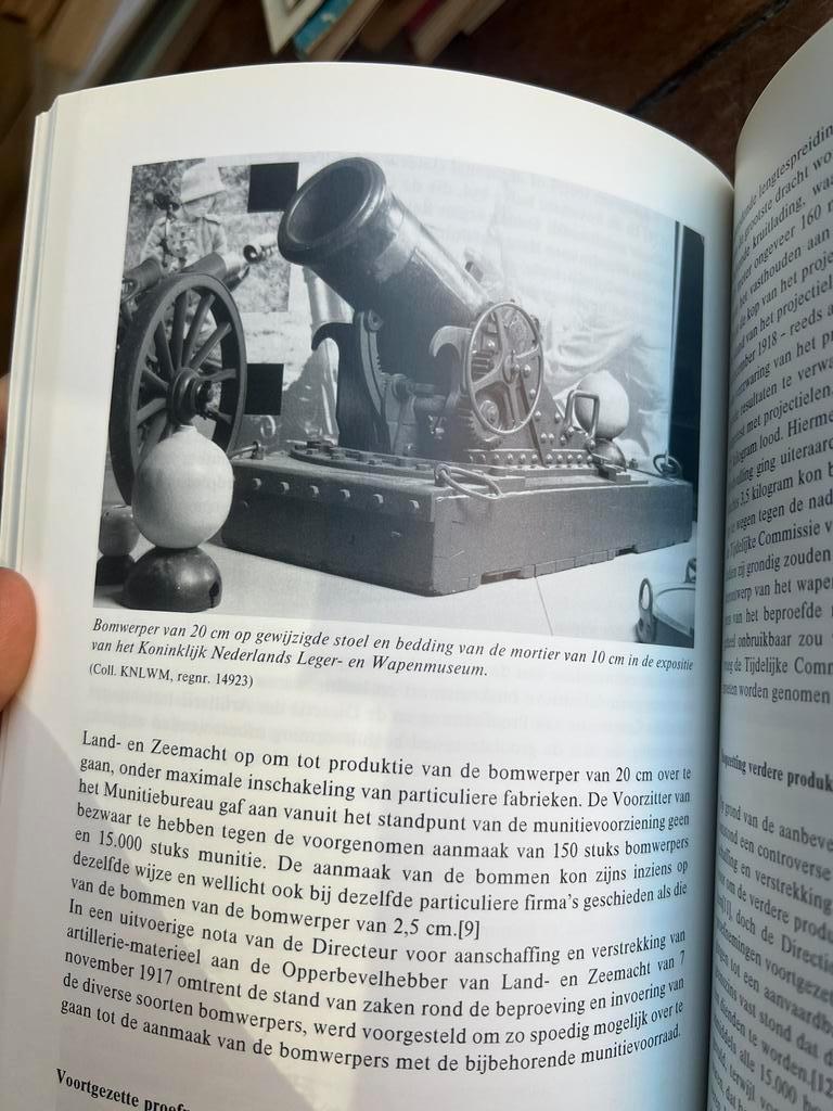 Naslagwerk Nederlandse bommenwerpers mortieren eigen ontwerp, Ophalen of Verzenden, Nederland