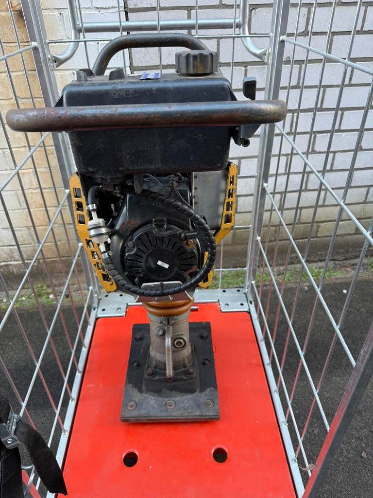 201 Wacker Stamper Trilstamper, Ophalen, Zo goed als nieuw