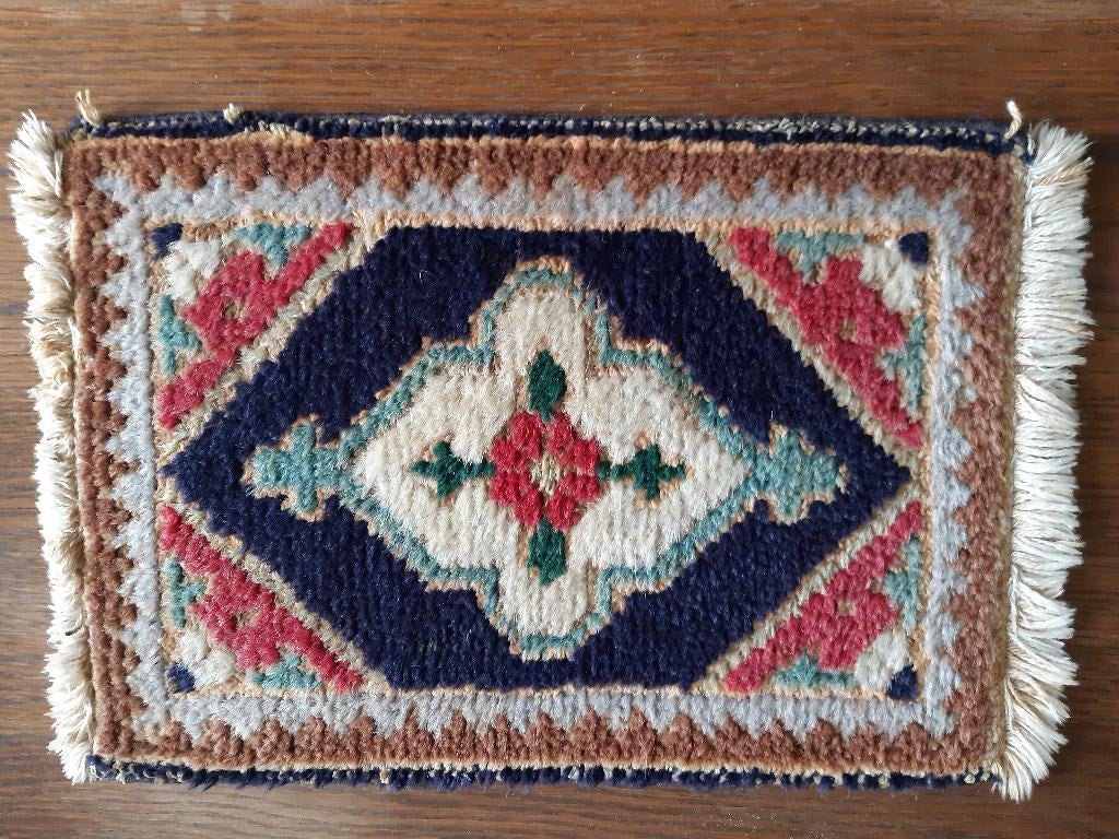 Klein Perzisch tapijt tafelkleedje 40x28, Huis en Inrichting, Stoffering | Tapijten en Kleden, Minder dan 50 cm, Gebruikt, Minder dan 50 cm