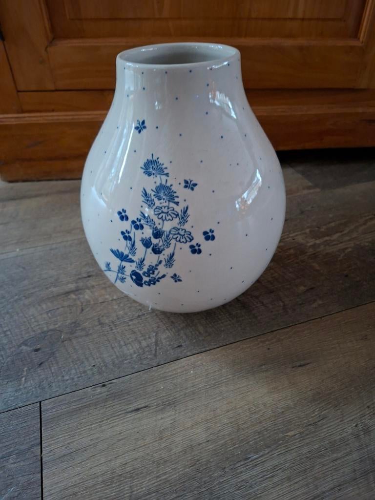 Bunzlau Vaas, Overige kleuren, Aardewerk of Porselein, Ophalen of Verzenden, Zo goed als nieuw