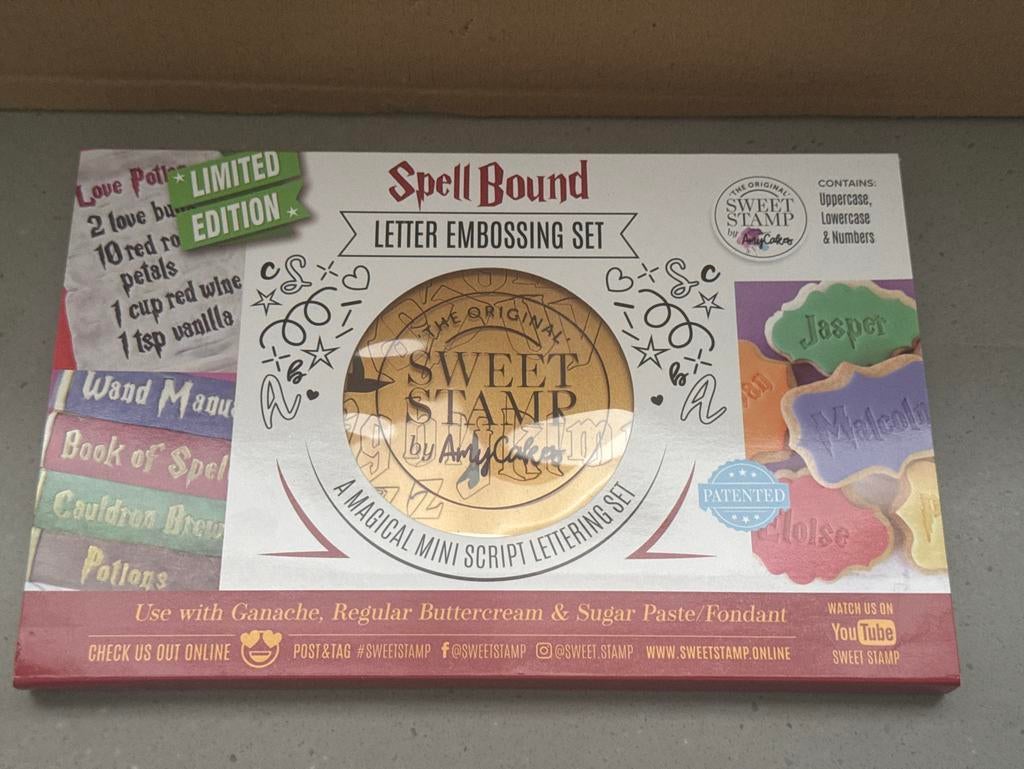 Sweet Stamp Spell Bound Letterset - Harry Potter Thema, Hobby en Vrije tijd, Taarten en Cupcakes maken, Ophalen of Verzenden, Zo goed als nieuw