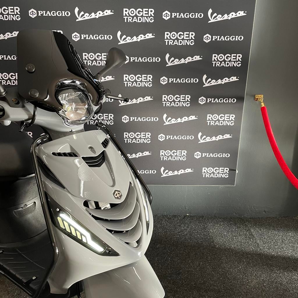 Piaggio Zip 50 Brom 4T 3V Nardo Grey 2024 - 1068km Nieuw!!, Ophalen, Piaggio, Maximaal 45 km/u, Zip