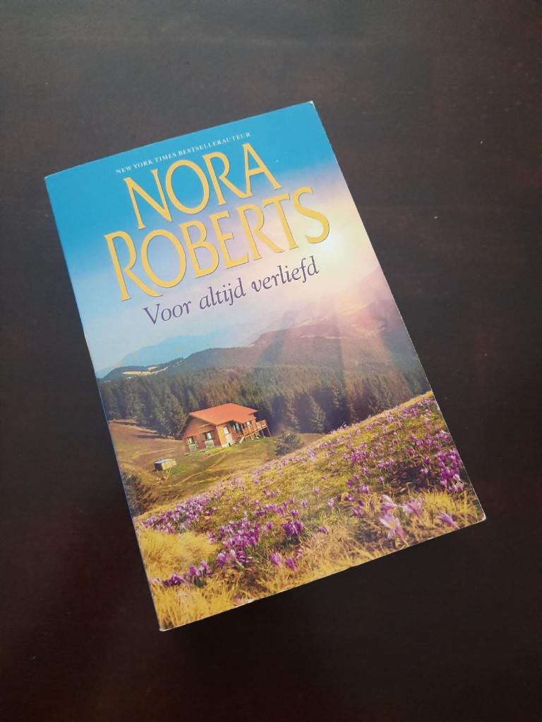 Nora Roberts - voor altijd verliefd 2 in 1, Boeken, Ophalen of Verzenden, Zo goed als nieuw