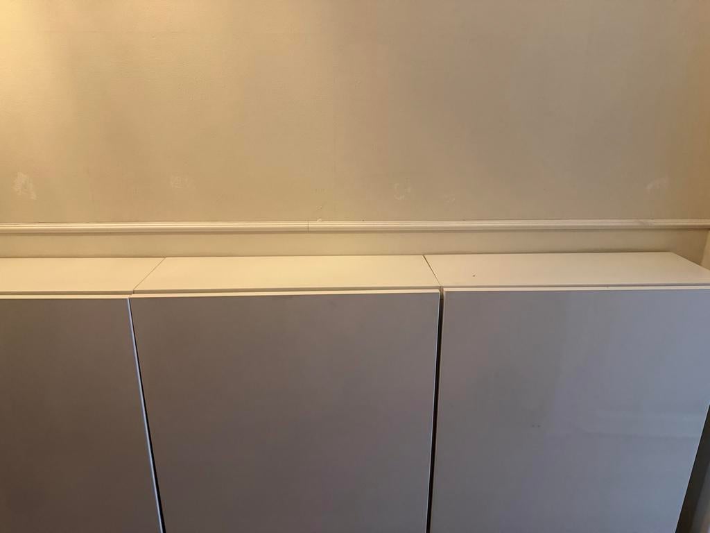 Wandmeubel met witte deuren, Ophalen, 25 tot 50 cm