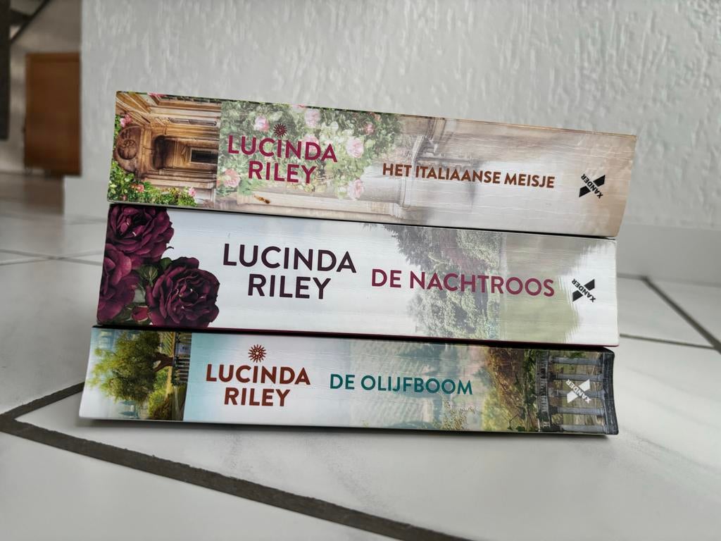 Lucinda Riley Boeken - Het Italiaanse Meisje, Nachtroos, Oli, Ophalen of Verzenden, Gelezen, Nederland