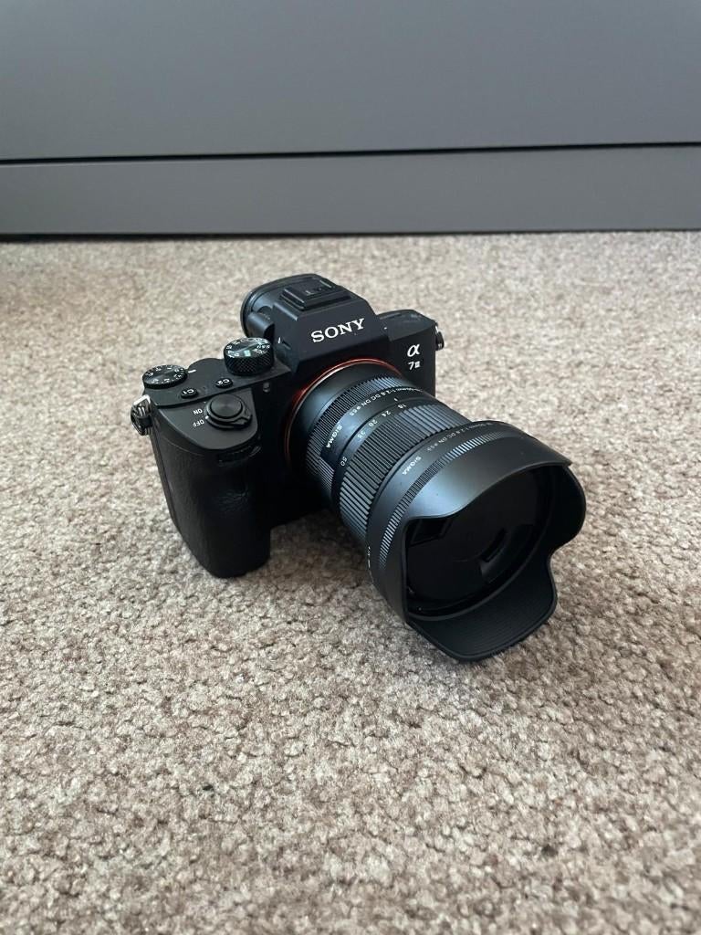 Sony A7III + 18-50 MM SIGMA LENS, Ophalen of Verzenden, Zo goed als nieuw, Standaardlens