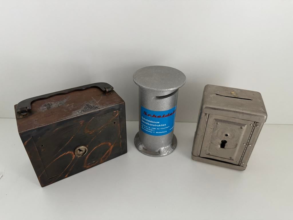 Metaal spaarpot kluis Walo + Burns & Co handgreep + bout, Ophalen of Verzenden, Gebruikt, Metaal of Blik, Object of Gebouw