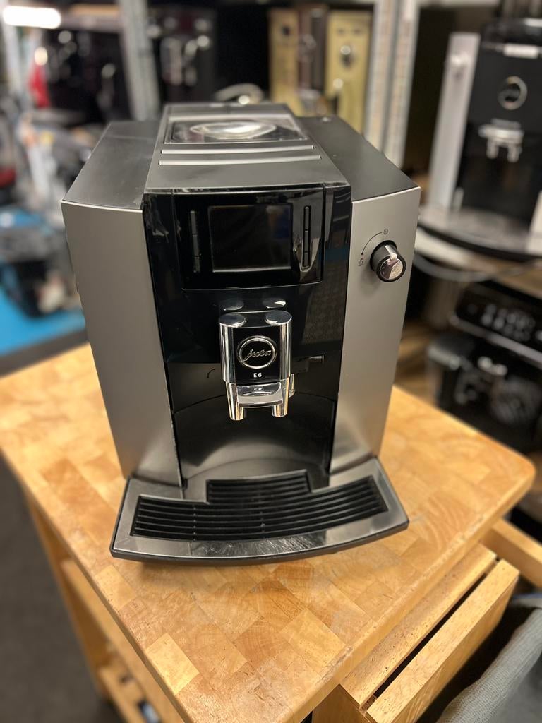 Jura e 6, Info@jura.com, 10 kopjes of meer, Ophalen of Verzenden, Zo goed als nieuw