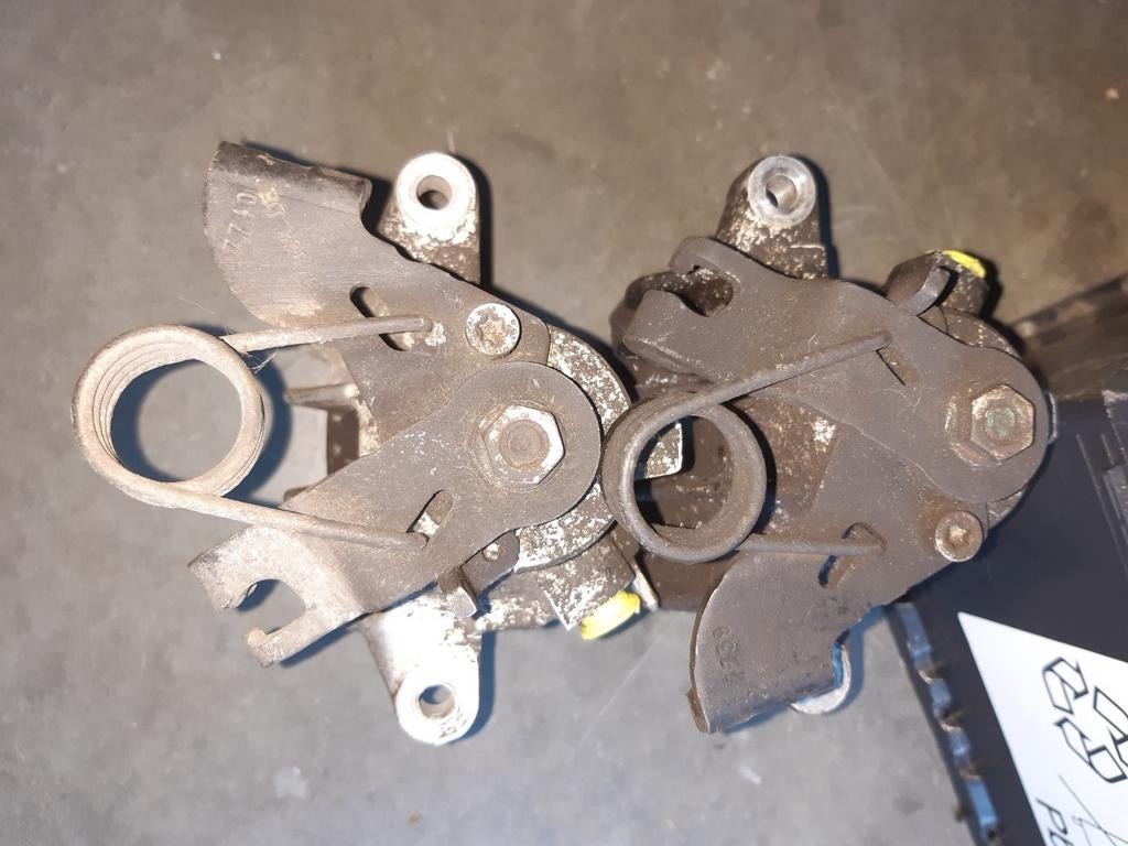 Remklauw achter l + r vw golf mk3 mk4, Ophalen of Verzenden, Gebruikt, Volkswagen