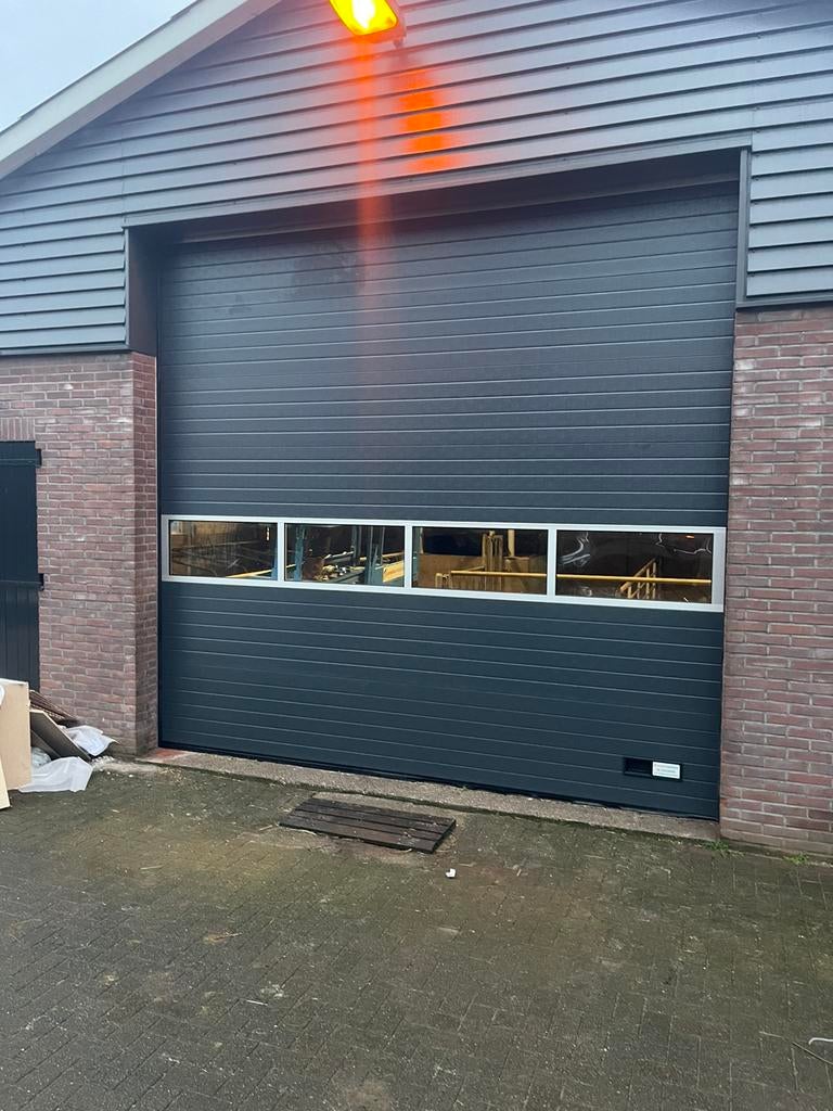 Alle maten nieuwe garagedeuren, roldeuren, bedrijfsdeuren NL, Ophalen of Verzenden, 120 cm of meer, 215 cm of meer, Garagedeur