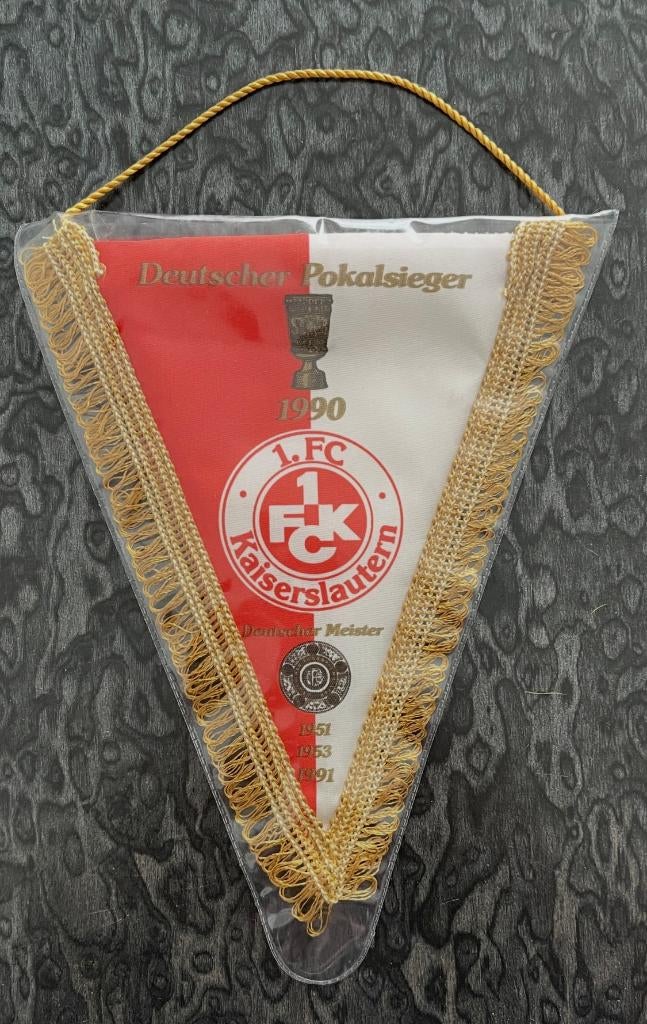 vaantje voetbal 1. FC Kaiserslautern Duitsland, Ophalen of Verzenden, Zo goed als nieuw, Buitenlandse clubs, Vaantje of Sjaal